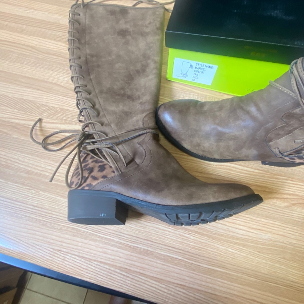 Very Volatile Los Angeles Women's Marcel Boot - size 10